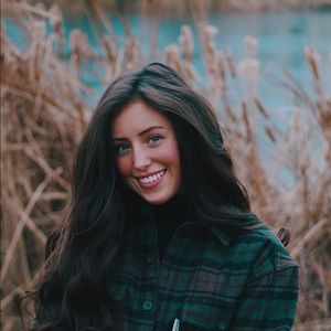 Meet your Posher, Makenzie